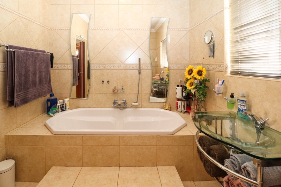 3 Bedroom Property for Sale in Flamwood North West